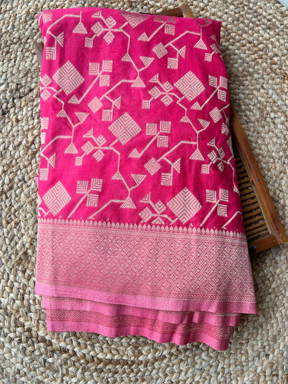 Pure Georgette Geometric Pattern Pink Saree